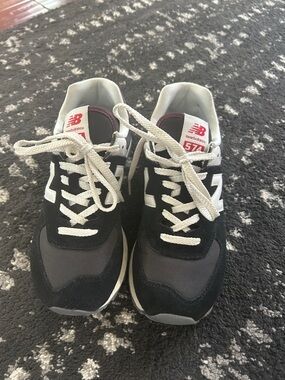 New Balance women’s 574 Sneakers in Black